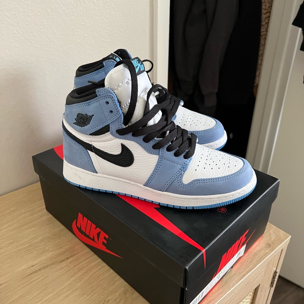 AIR JORDANS UNIVERSITY BLUE
